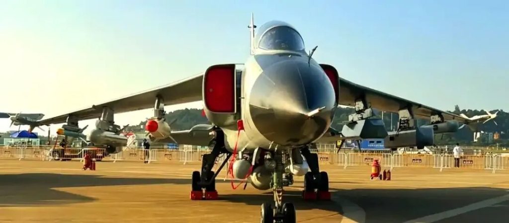 强悍的战场多面手！差点能挂鹰击12，还能兼职电子战机，聊聊已沦为“牛夫人”的飞豹