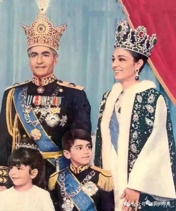 哈梅内伊刚走，巴列维家族就觉得机会来了！