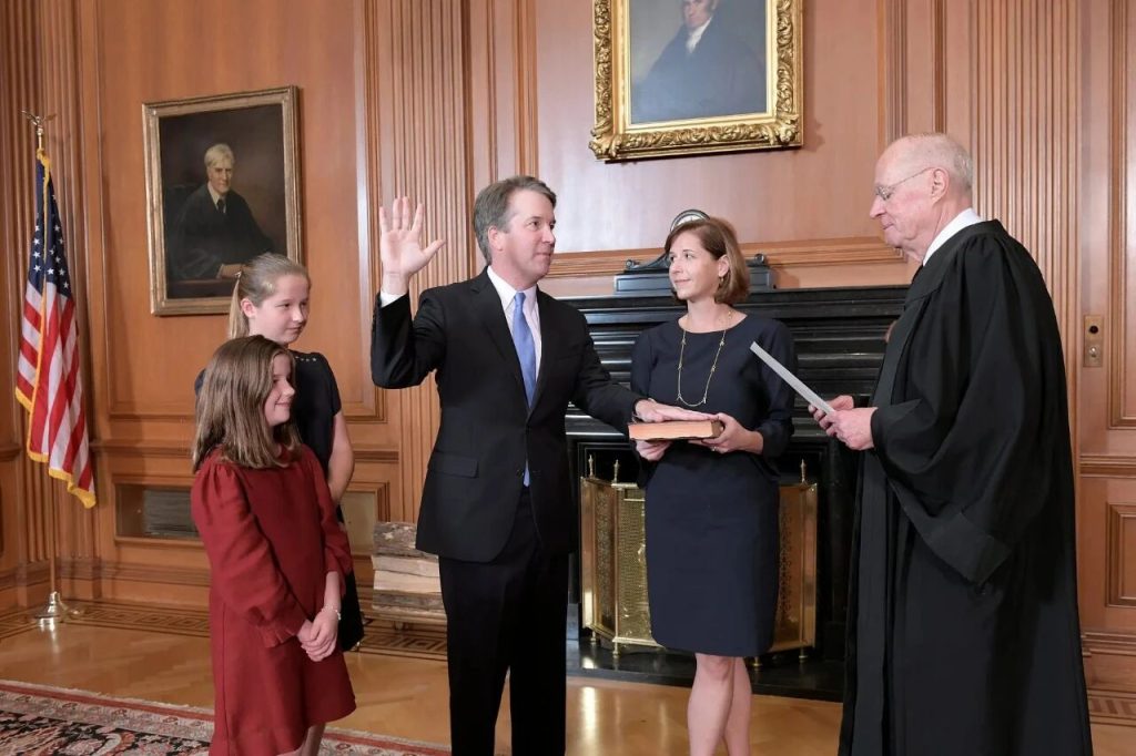 政教合一的美国，连总统就职都要向圣经宣誓