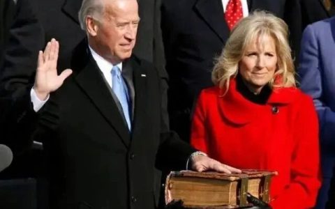 政教合一的美国，连总统就职都要向圣经宣誓