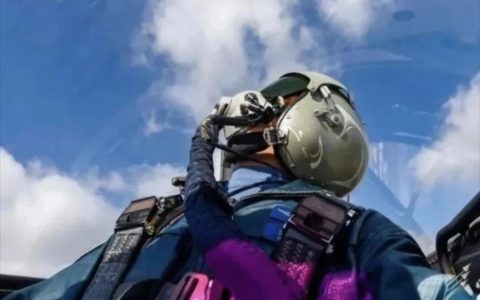 万米高空的雷霆一击：中国空军防空体系与技术自信的集中展示