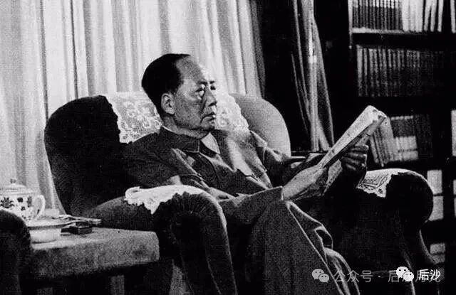 看当今世界，更能明白伟人当年发展原子弹的超前目光！