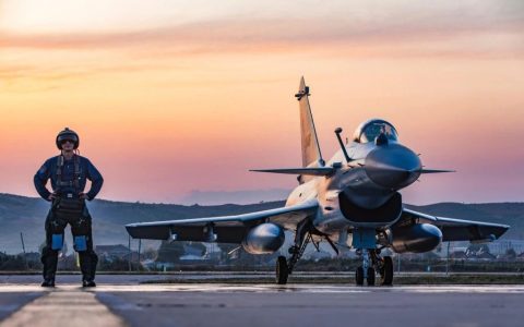 歼-10为什么被称为“争气机”？