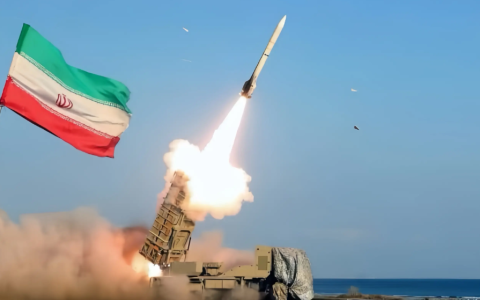 刚刚，伊朗这招绝了，送特朗普一份大“惊喜”