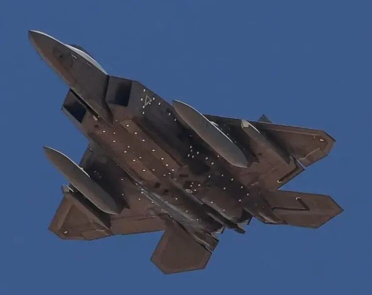 美媒：对不起了，歼20和歼35！F-22猛禽2.0来了！