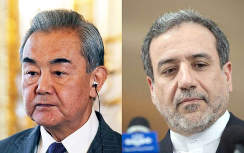 伊朗打电话向中方求援，王毅外长这次直接点名