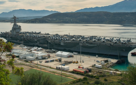 从不沉神话到洗衣房烈火，福特号尴尬撤离背后的美军战略困局