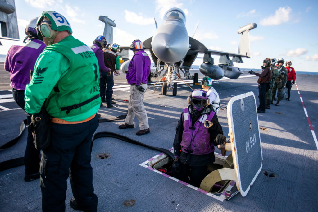 从不沉神话到洗衣房烈火，福特号尴尬撤离背后的美军战略困局