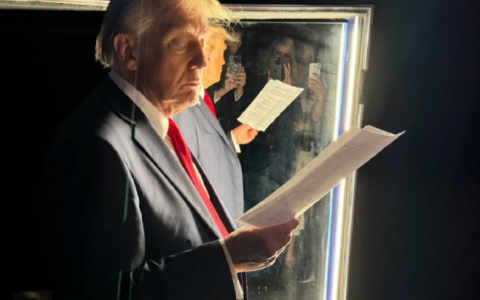 特朗普后院起火，全乱套了，伊朗最危险时刻也要到了！