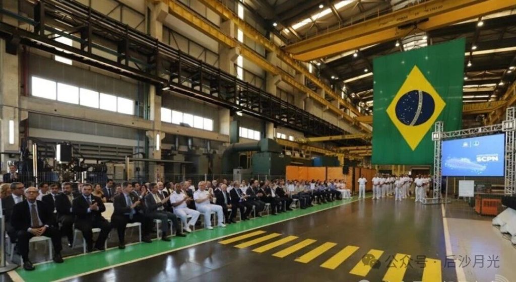 看当今世界，更能明白伟人当年发展原子弹的超前目光！