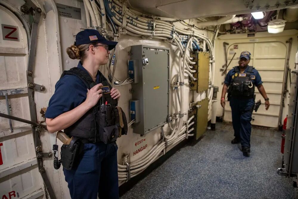 从不沉神话到洗衣房烈火，福特号尴尬撤离背后的美军战略困局