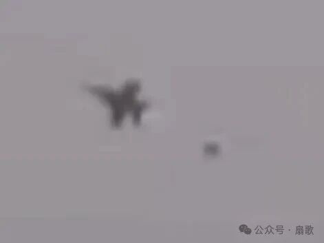 白鹰盟海军的F18被击中,再说一下航母对地攻击的一些问题