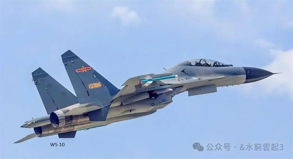 歼-16战机12吨载弹量与第15批次量产展现出了中国空军攻防兼备的战略转型