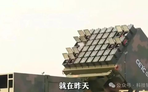 央视首曝中国蜂群2号，单车3秒发射一架，48架无人机饱和攻击!