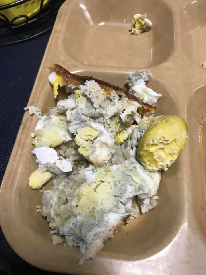 美军航母吃“猪食”