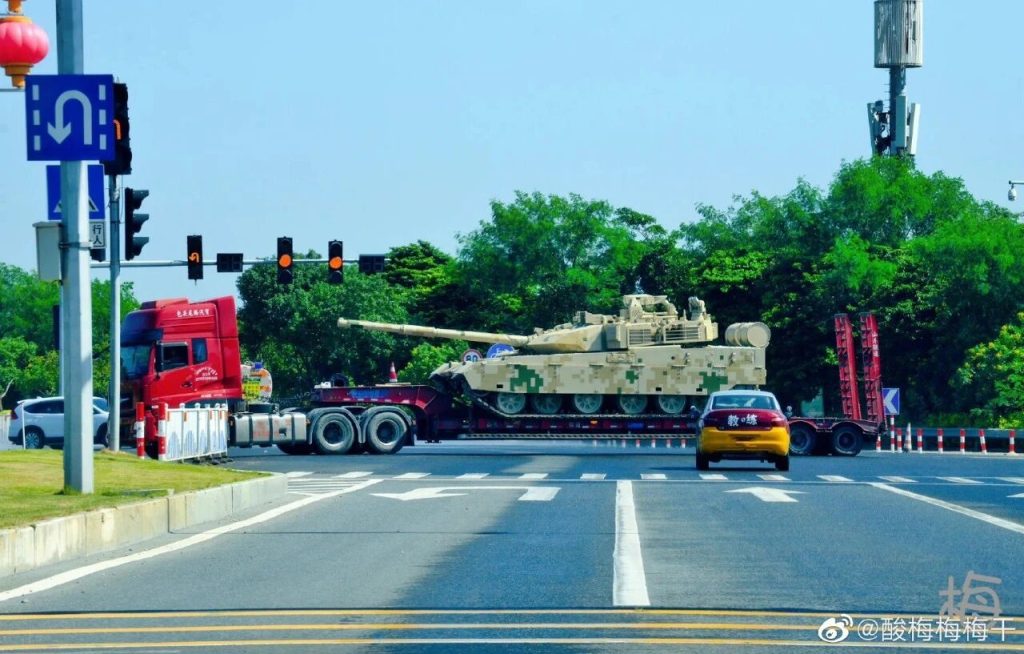 创造新型号研制神话，国产最强外贸坦克开始量产！更换新款车长周视镜，车首增加光电设备
