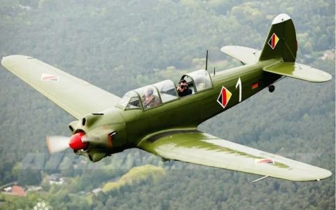 从雅克-18到初教-5：揭开新中国首架飞机的仿制与诞生秘史