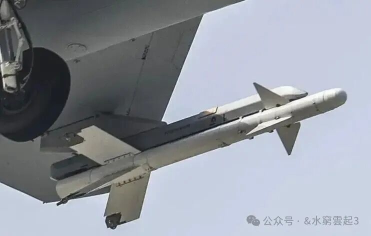 双三角翼的奇迹：一枚导弹“逼出”的歼-7E传奇