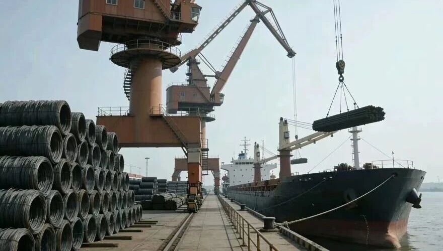 釜底抽薪!炸钢厂、击石化,这才是现代战争最致命的降维打击