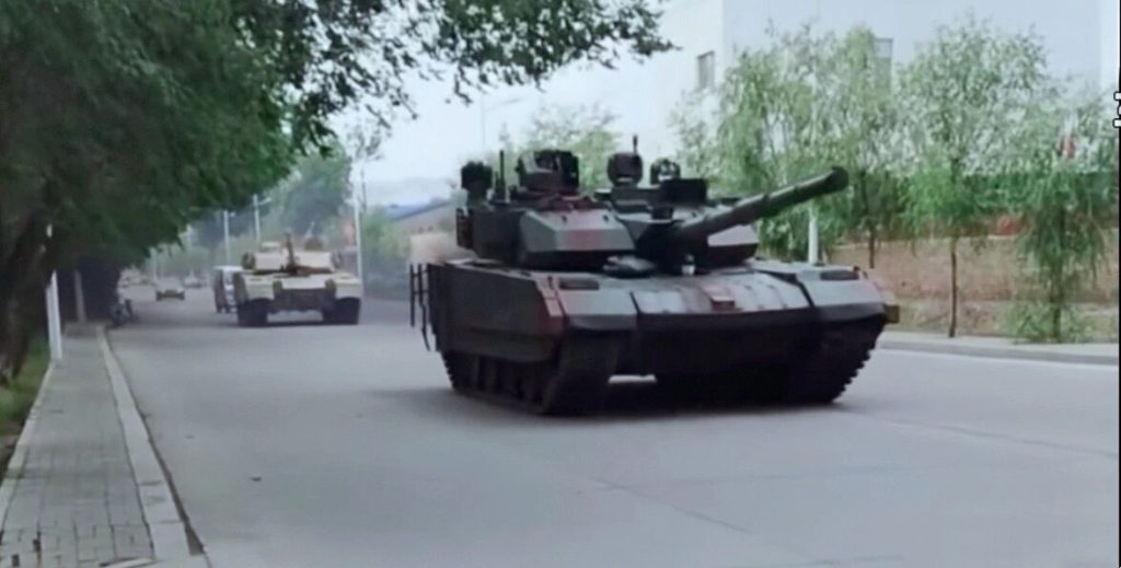 创造新型号研制神话，国产最强外贸坦克开始量产！更换新款车长周视镜，车首增加光电设备