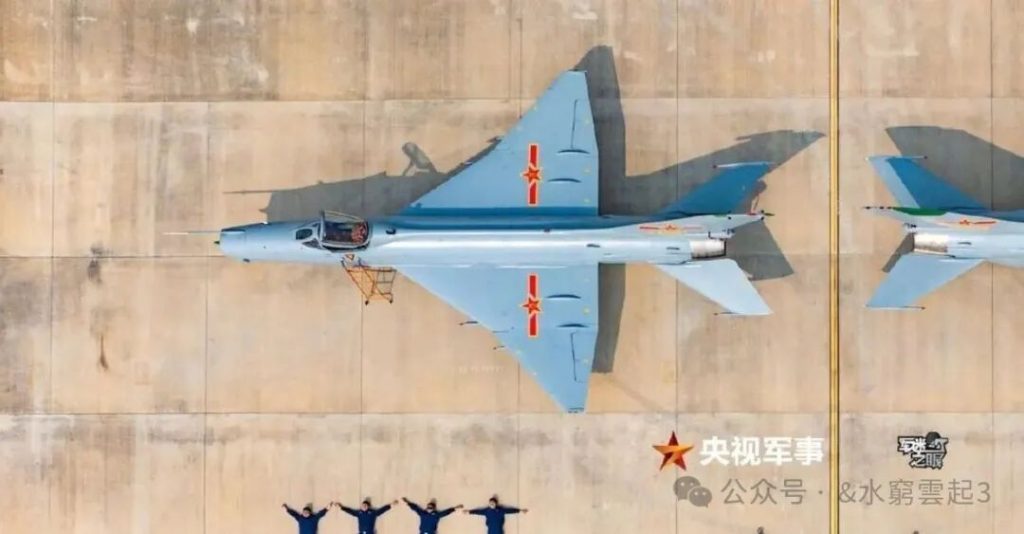 双三角翼的奇迹：一枚导弹“逼出”的歼-7E传奇