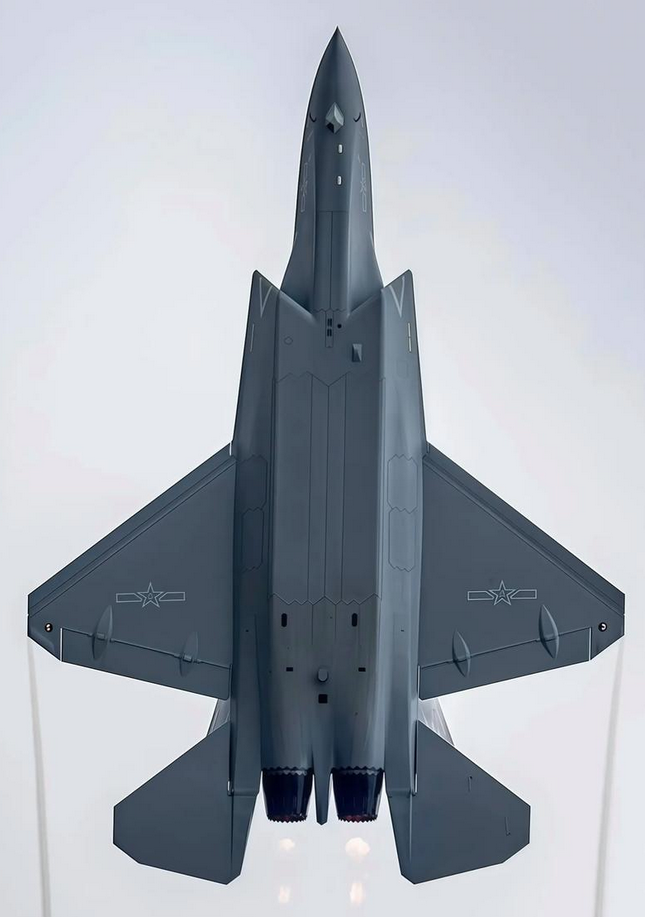 小巴隐身机大单逼死印度：自研AMCA卡死求英法拯救，美国反无人机激光炮拉胯微型导弹顶上。