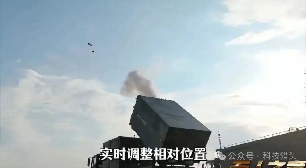 央视首曝中国蜂群2号,单车3秒发射一架,48架无人机饱和攻击!