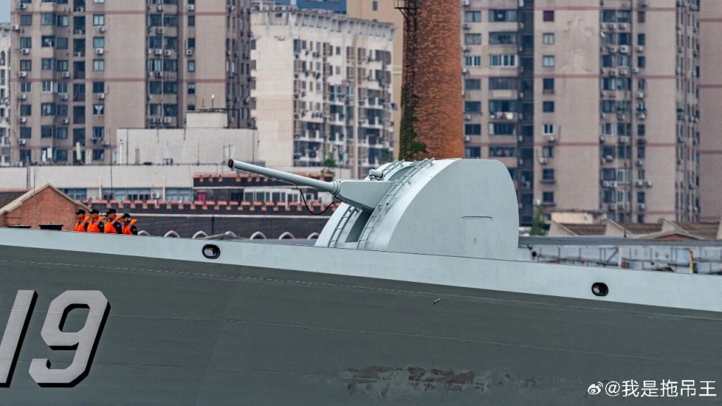 新100毫米舰炮官方名称确认，052D弹药配比首曝光，聊聊这次海军节的几个彩蛋