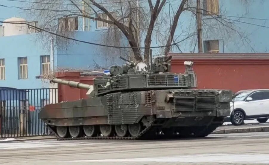 创造新型号研制神话，国产最强外贸坦克开始量产！更换新款车长周视镜，车首增加光电设备