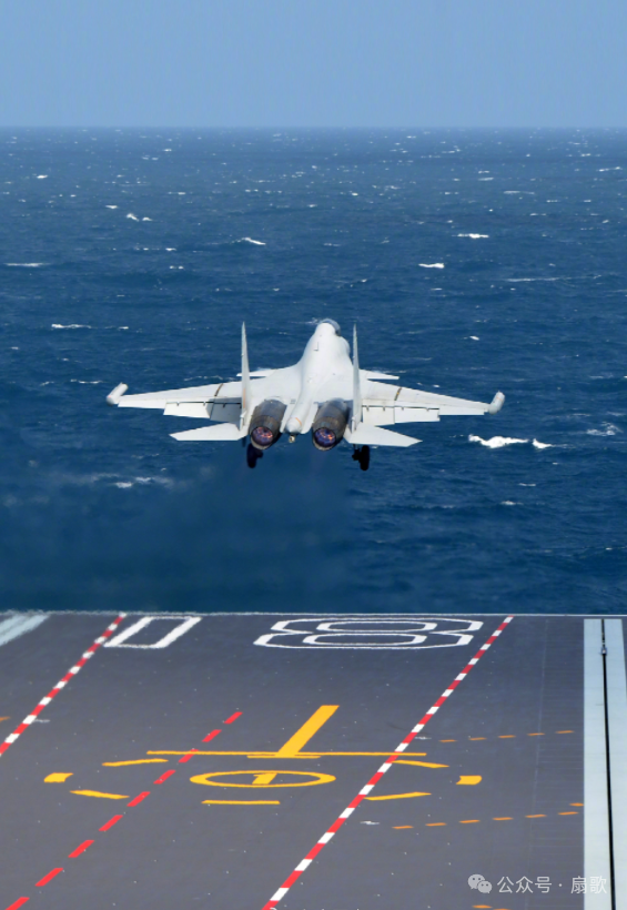 达利安12万吨航母快速建造中,再说一下为什么飞行甲板需要“一炉钢”