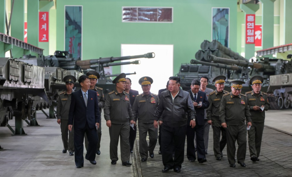 即将部署朝鲜南部边境！金正恩视察新型自行榴弹炮生产情况，称将“完全改变炮兵武力构成”