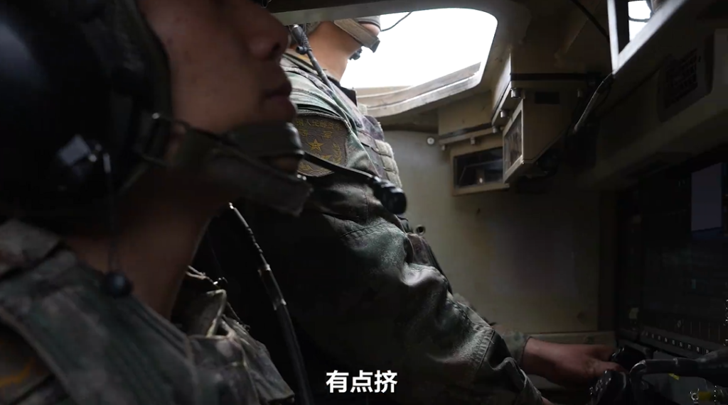 有超大尺寸液晶？还用操纵杆操作主炮？100式坦克再度亮相细节有点多