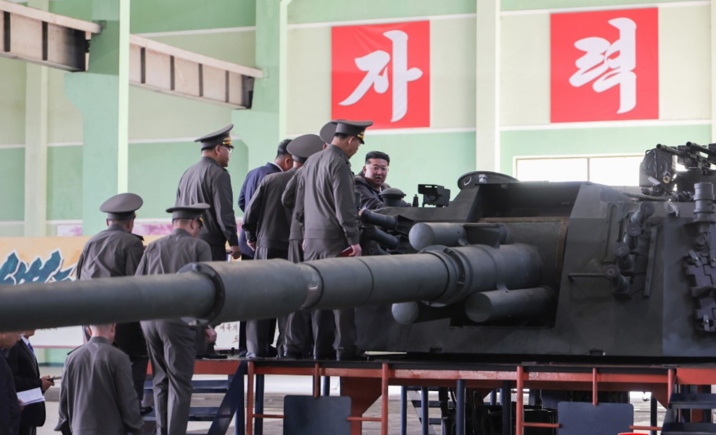 即将部署朝鲜南部边境！金正恩视察新型自行榴弹炮生产情况，称将“完全改变炮兵武力构成”