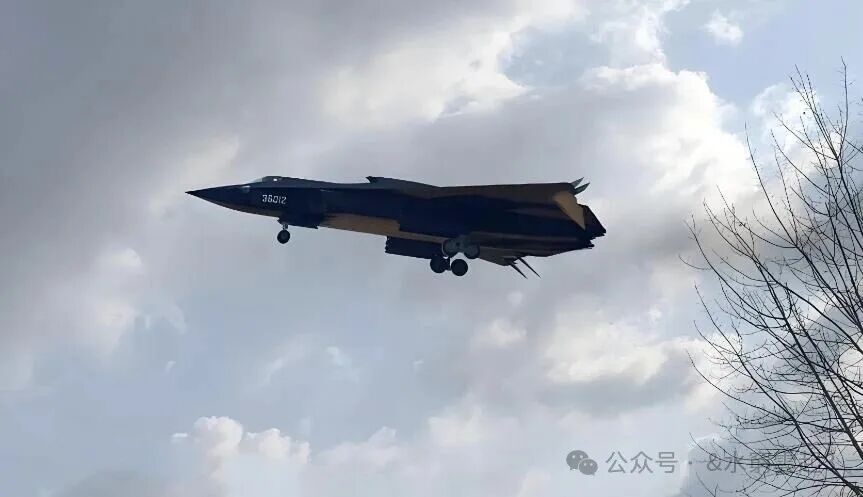 歼-36中国六代机的“极限试探”与空战革命