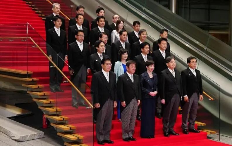日本这下，是演都不演了
