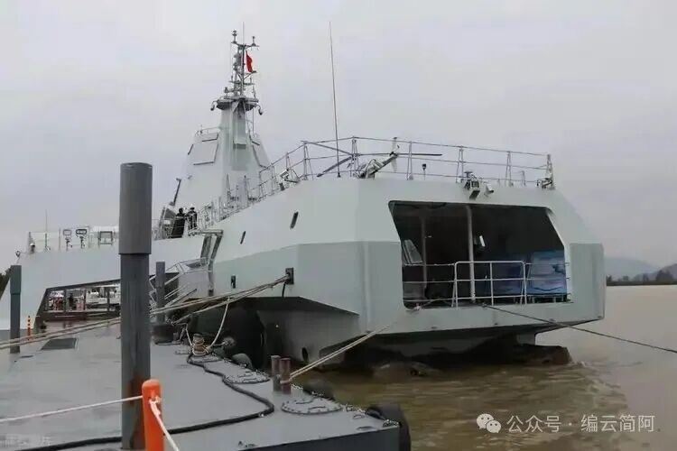 500吨级隐身“虎鲸”无人艇年产300艘，这产能美军连尾灯都看不到