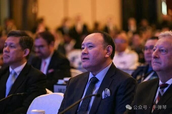 这个邻国,请继续你疯狂的表演