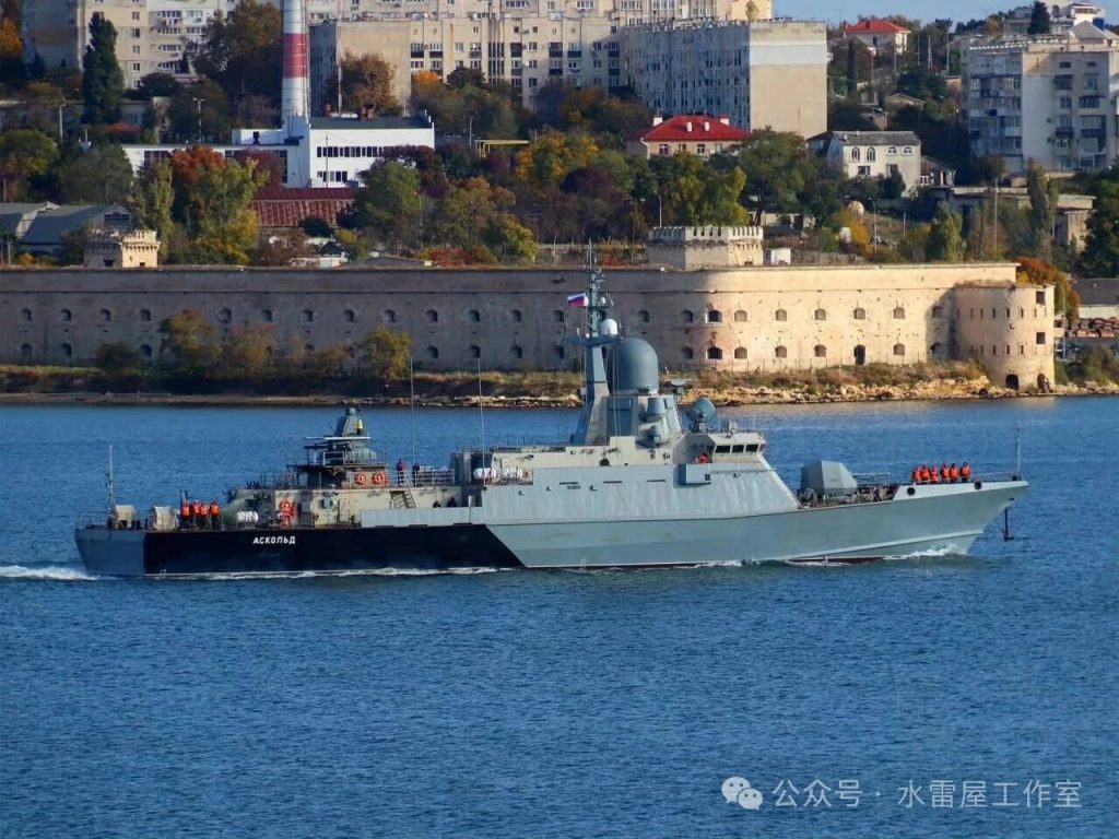 俄海军20380型护卫舰首次被无人机击中起火