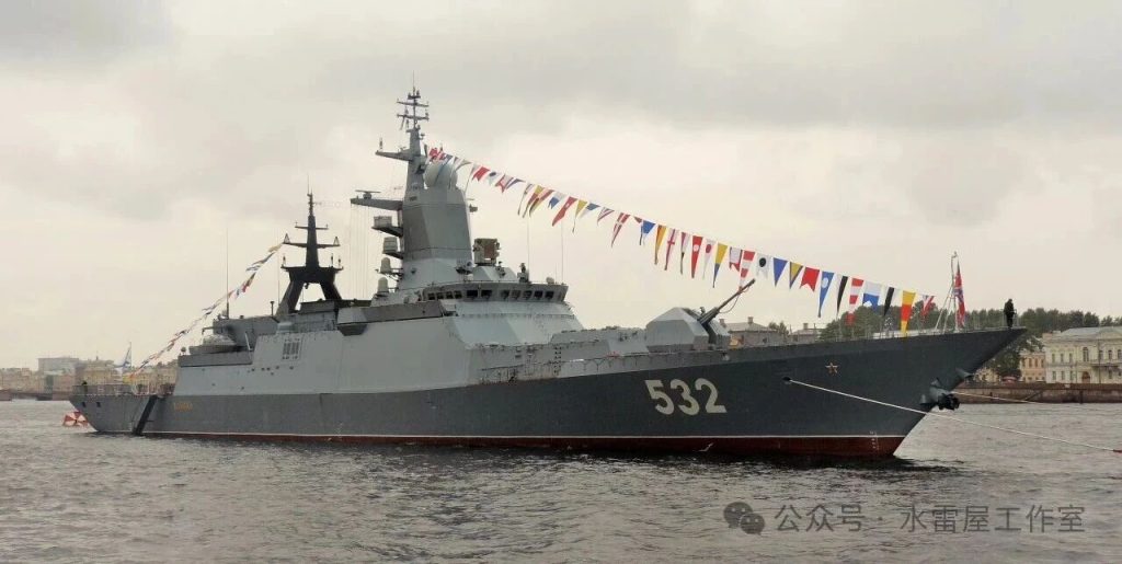 俄海军20380型护卫舰首次被无人机击中起火
