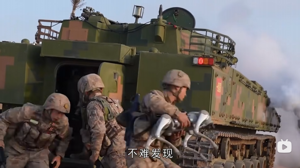 新型8X8步战车亮相惊人设计!大型跳板尾门终于安装,还有神秘105突击炮型?