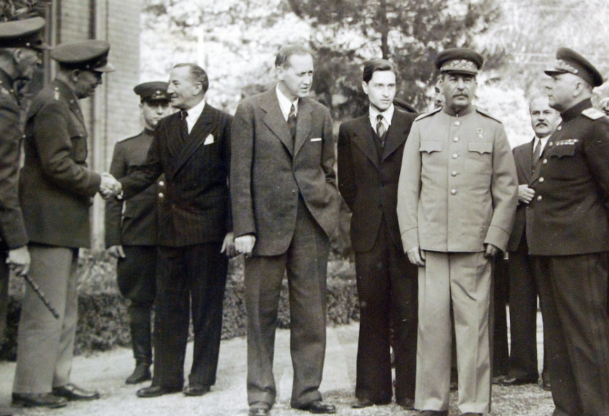 苏联与伊朗的恩恩怨怨
